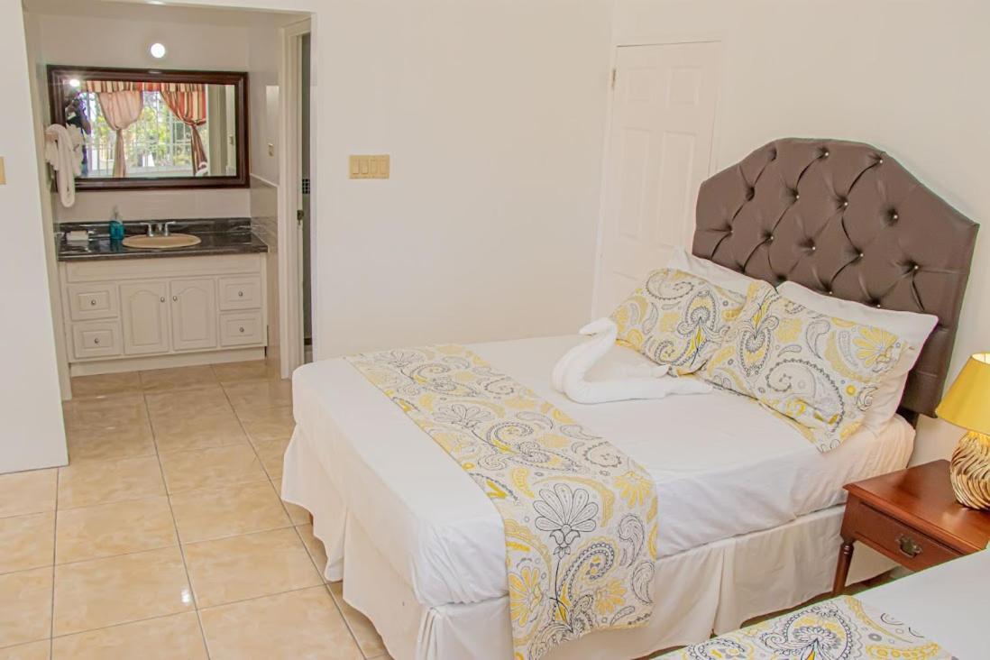 Chateau De La Rose Villa Montego Bay Eksteriør billede